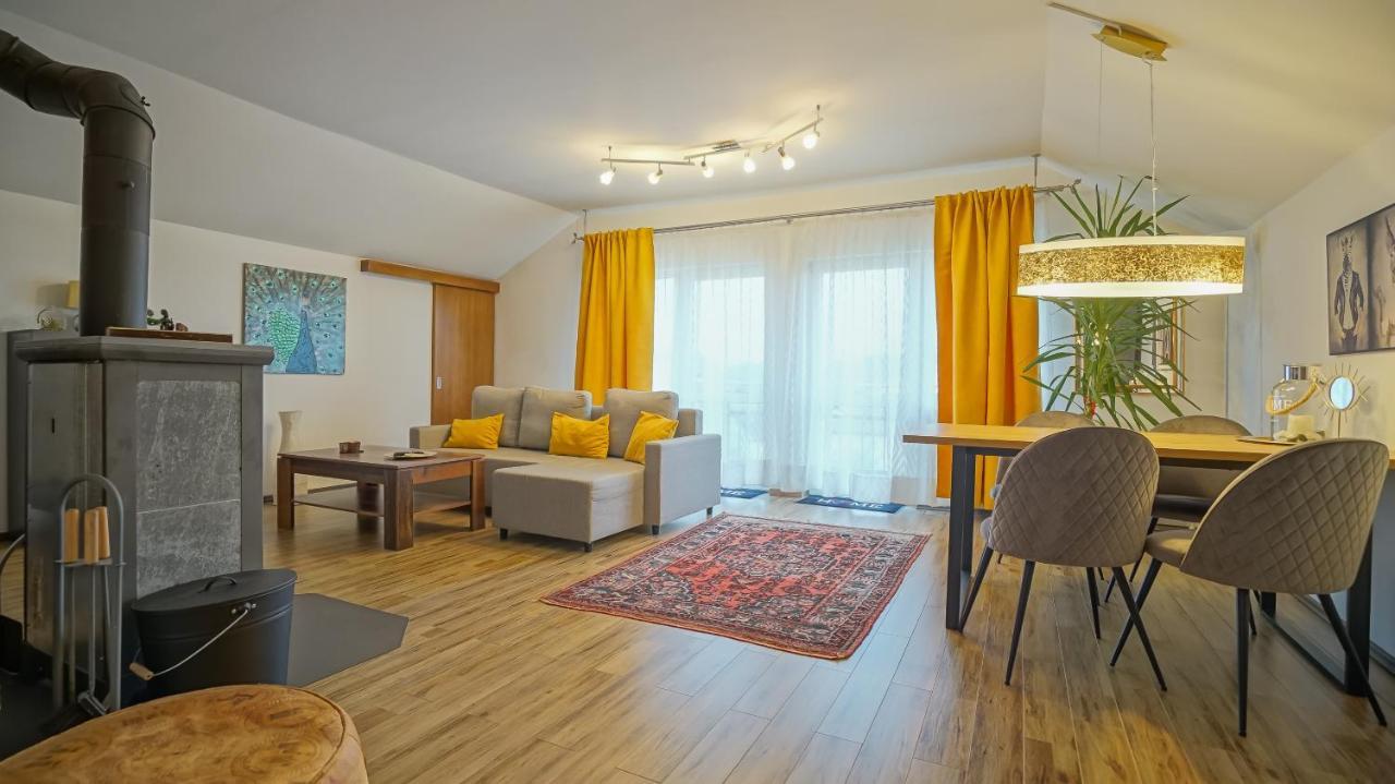 Vilux With Indoor Private Parking Apartment Brasov Luaran gambar