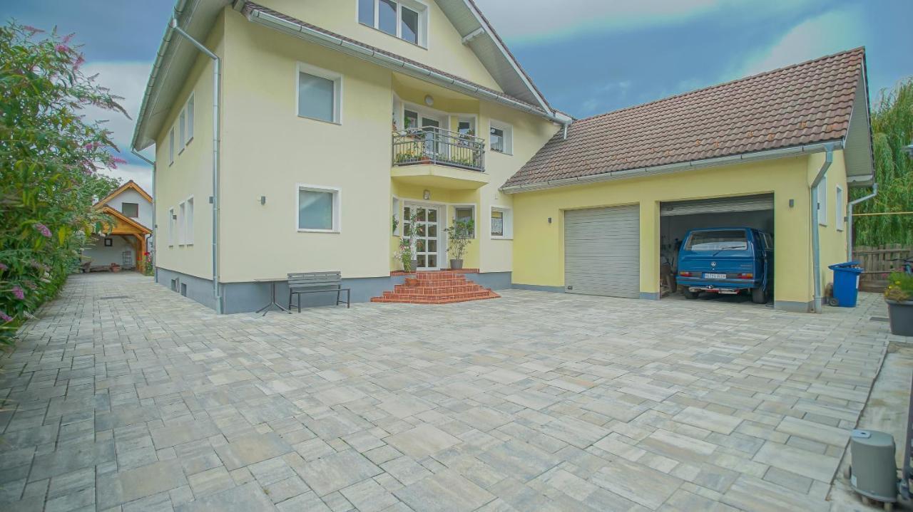 Vilux With Indoor Private Parking Apartment Brasov Luaran gambar