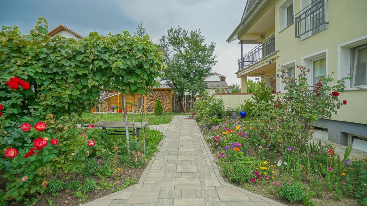 Vilux With Indoor Private Parking Apartment Brasov Luaran gambar