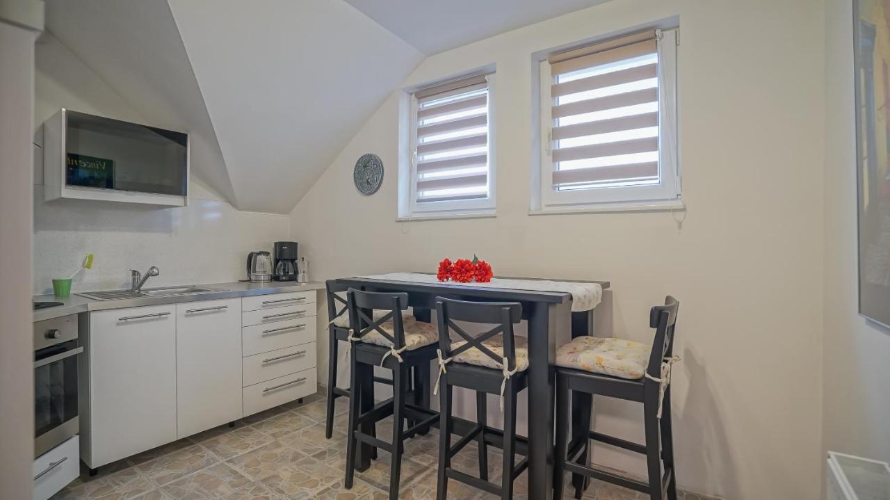Vilux With Indoor Private Parking Apartment Brasov Luaran gambar