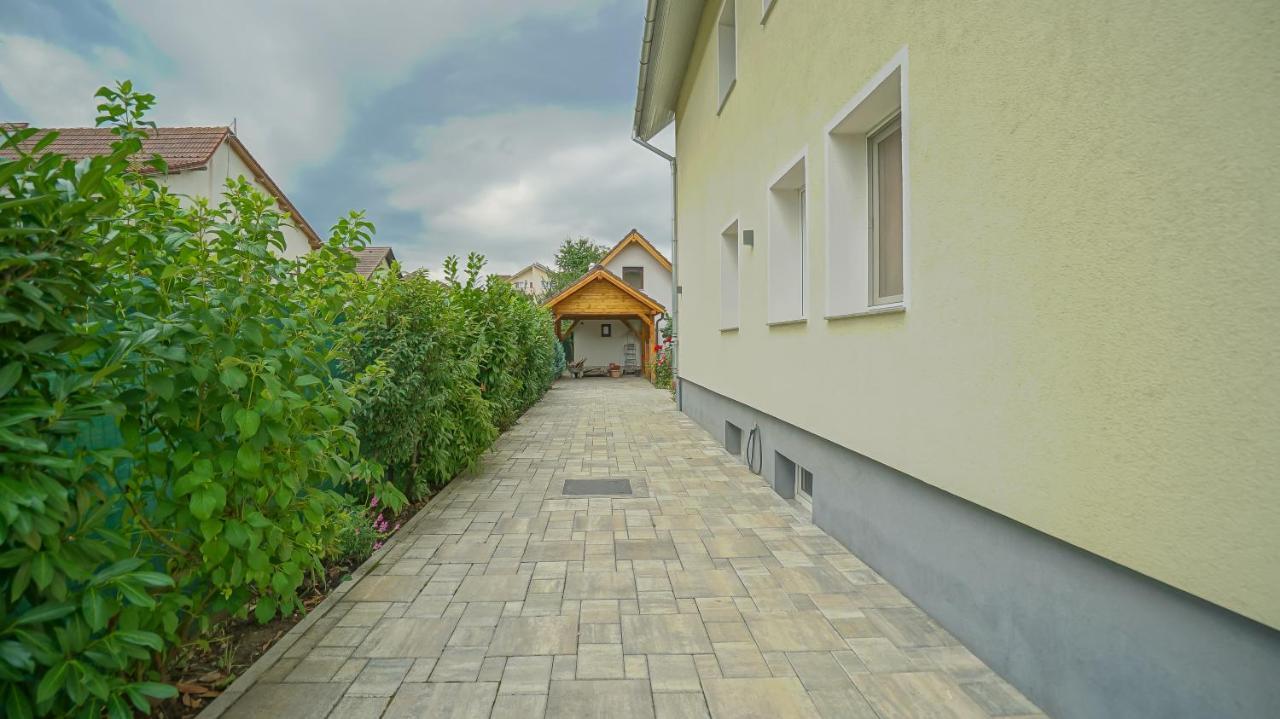 Vilux With Indoor Private Parking Apartment Brasov Luaran gambar