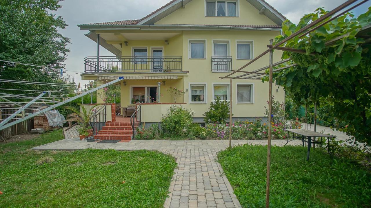 Vilux With Indoor Private Parking Apartment Brasov Luaran gambar