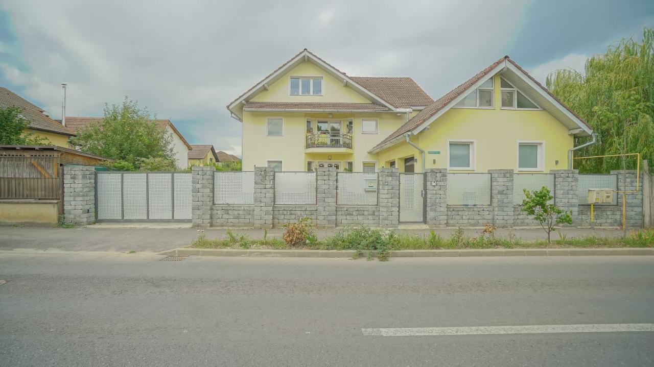 Vilux With Indoor Private Parking Apartment Brasov Luaran gambar