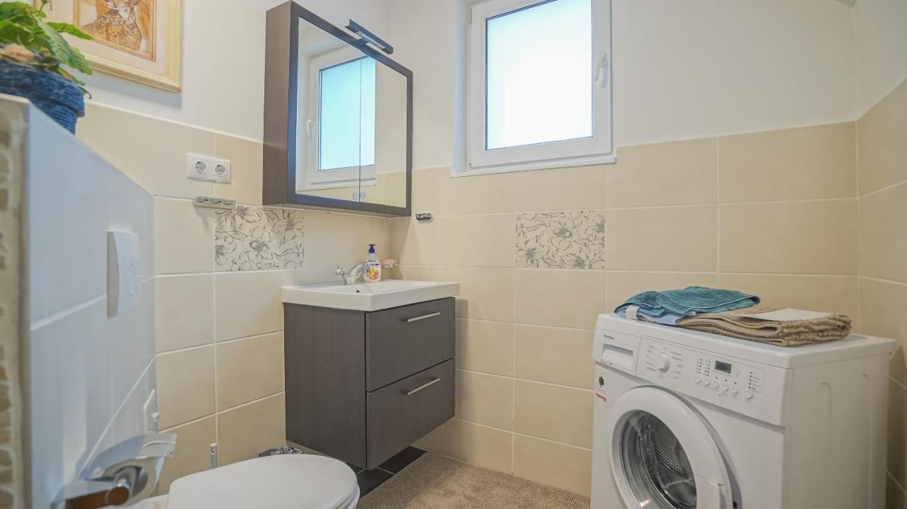Vilux With Indoor Private Parking Apartment Brasov Luaran gambar