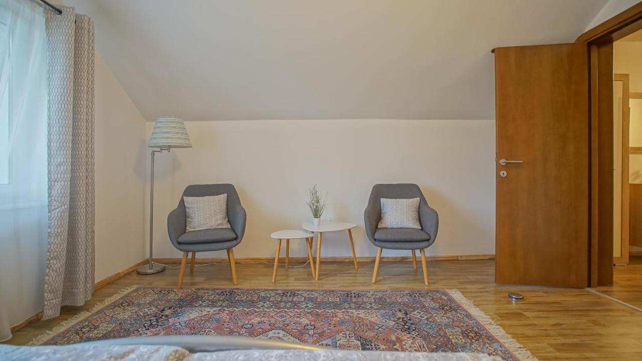 Vilux With Indoor Private Parking Apartment Brasov Luaran gambar