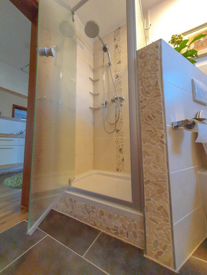 Vilux With Indoor Private Parking Apartment Brasov Luaran gambar