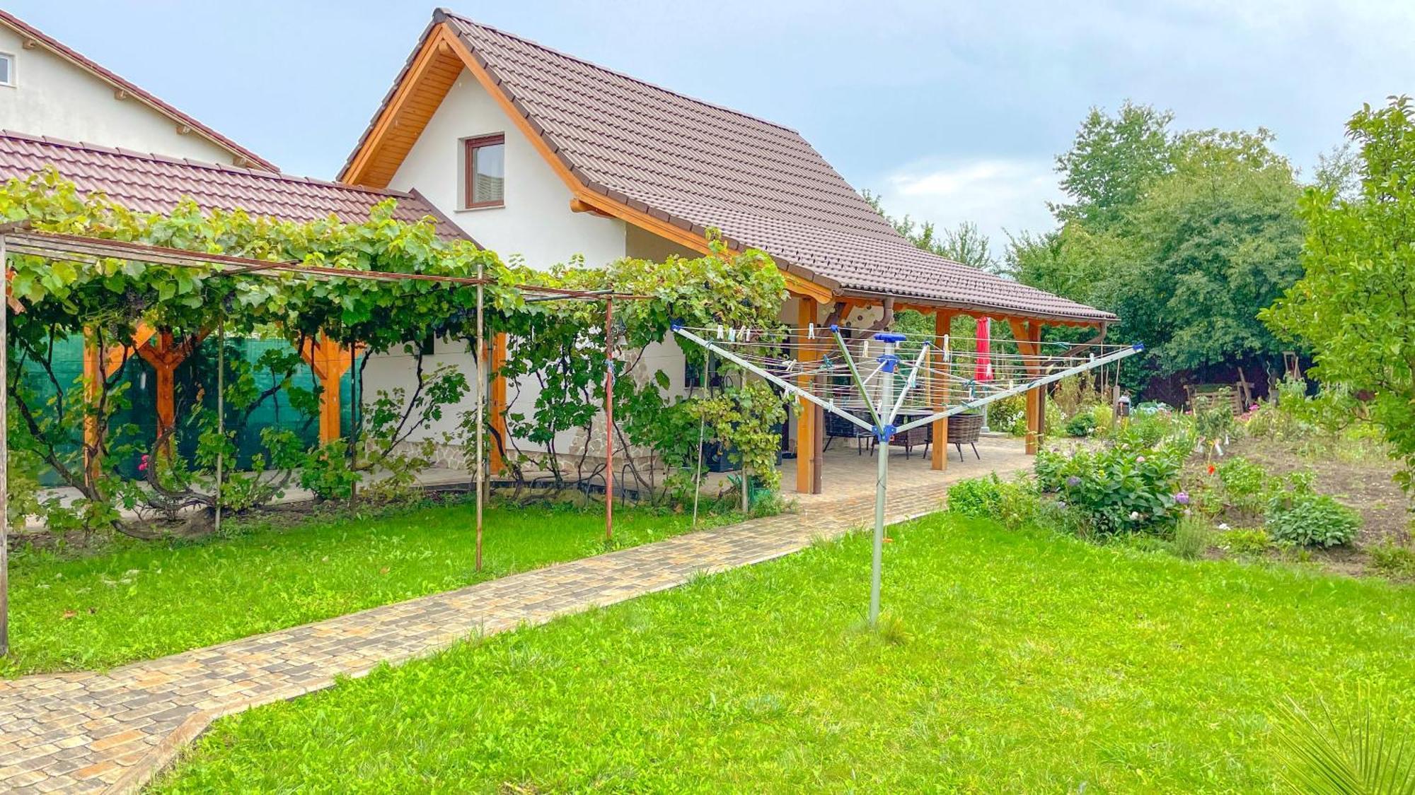 Vilux With Indoor Private Parking Apartment Brasov Luaran gambar